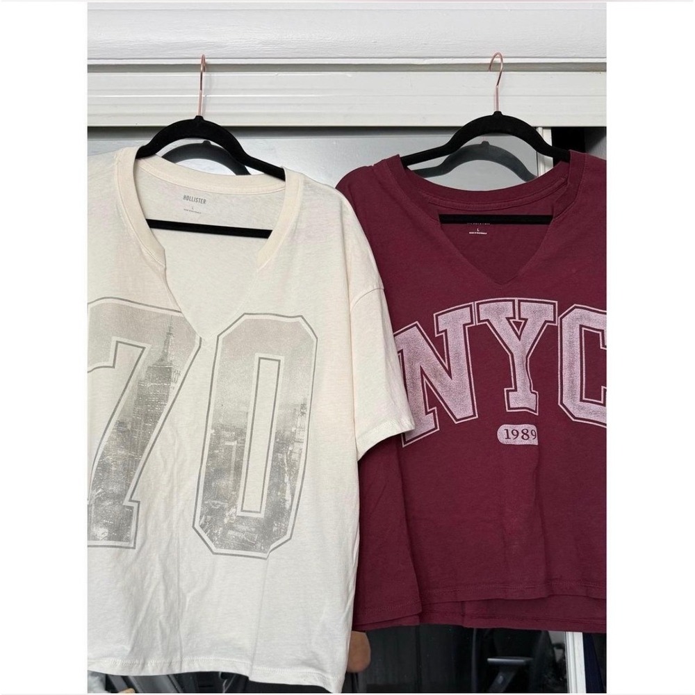 Hollister Womens oversized NYC Graphic T-Shirt Bundle 2 Pack Cream Maroon Size L